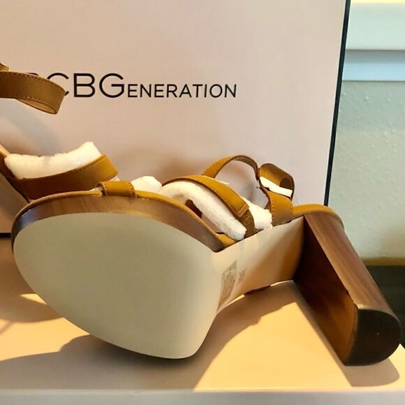 BCBGeneration
ONNIA PLATFORM SANDAL in Camel - Picture 9 of 10